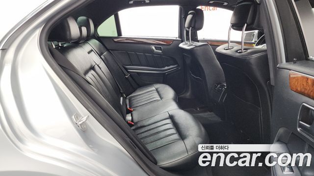 Mercedes-Benz E-Class 2014 — photo 12