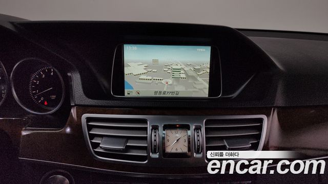 Mercedes-Benz E-Class 2014 — photo 13