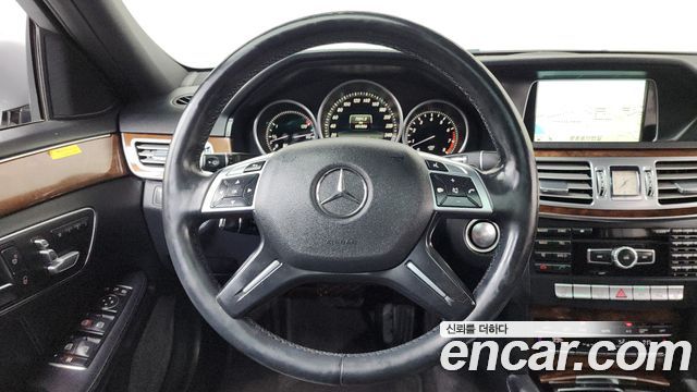 Mercedes-Benz E-Class 2014 — photo 14