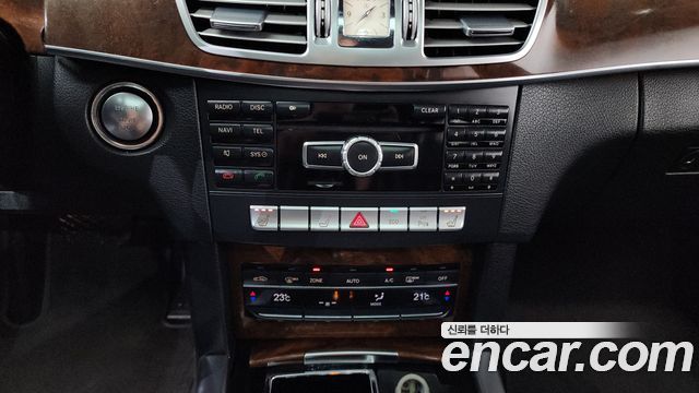 Mercedes-Benz E-Class 2014 — photo 17
