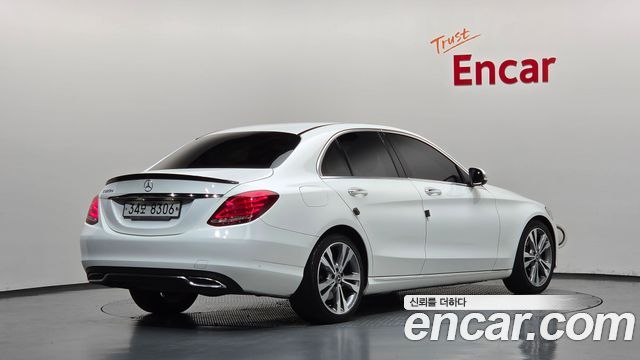 Mercedes-Benz C-Class 2018 — photo 2