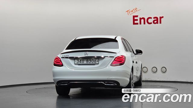 Mercedes-Benz C-Class 2018 — photo 4