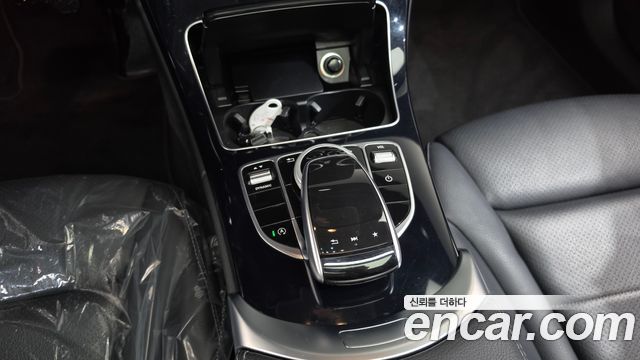 Mercedes-Benz C-Class 2018 — photo 12