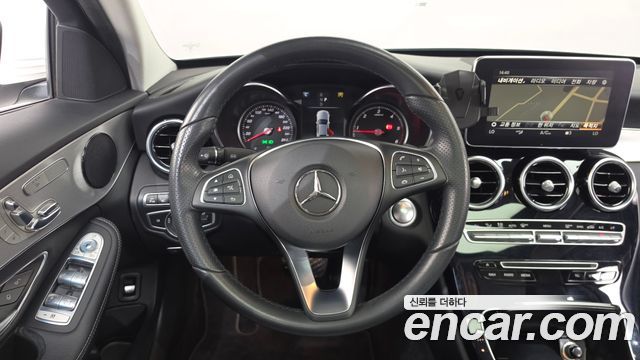 Mercedes-Benz C-Class 2018 — photo 18