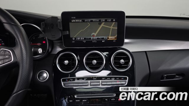 Mercedes-Benz C-Class 2018 — photo 19