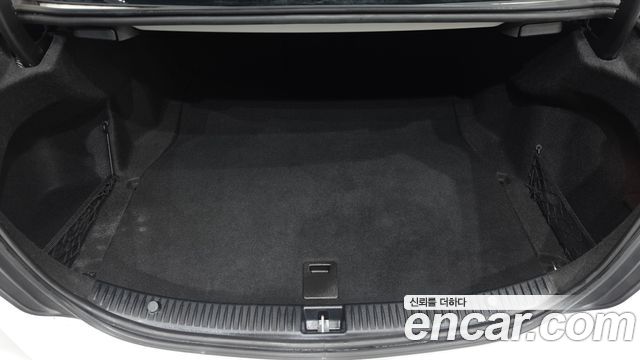 Mercedes-Benz C-Class 2018 — photo 24