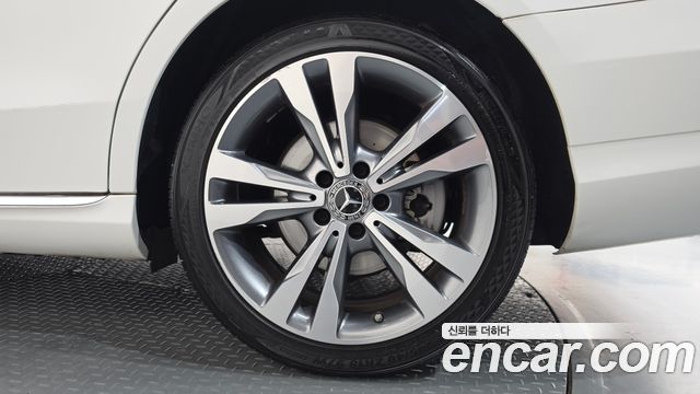 Mercedes-Benz C-Class 2018 — photo 7
