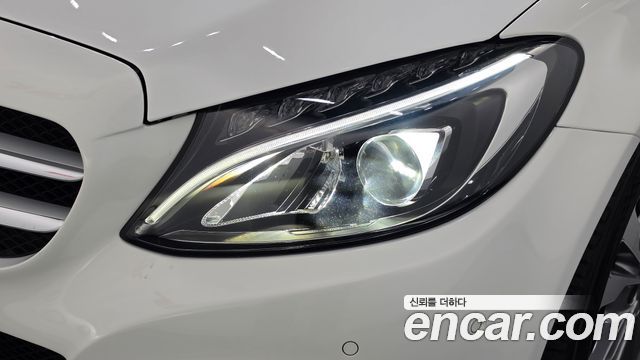Mercedes-Benz C-Class 2018 — photo 8