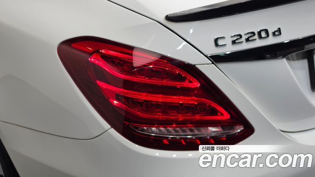Mercedes-Benz C-Class 2018 — photo 9