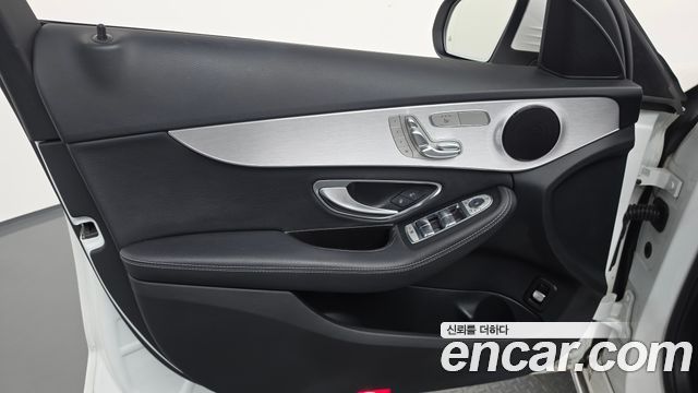 Mercedes-Benz C-Class 2018 — photo 14