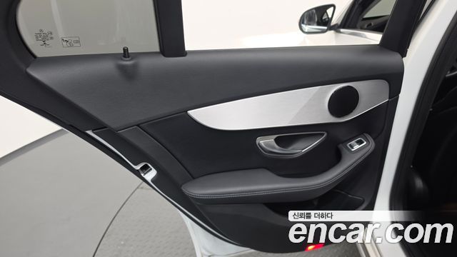 Mercedes-Benz C-Class 2018 — photo 15