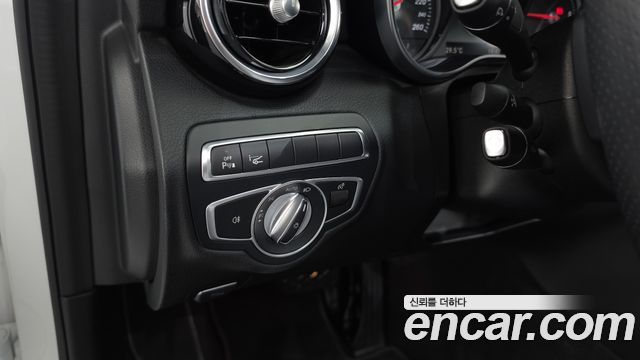 Mercedes-Benz C-Class 2018 — photo 28