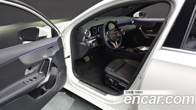 Mercedes-Benz A-Class 2022 — photo 10