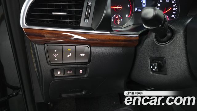Kia K7 2016 — photo 17
