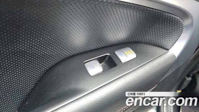 Genesis G70 2018 — photo 35