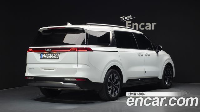 Kia Canival 2023 — photo 2