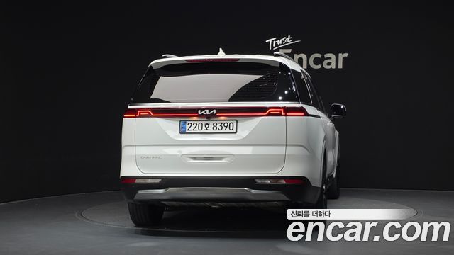 Kia Canival 2023 — photo 4