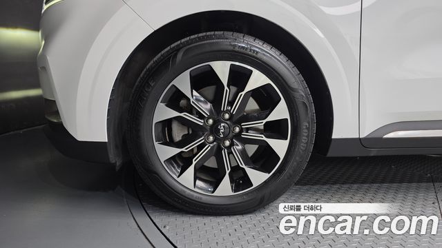 Kia Canival 2023 — photo 5