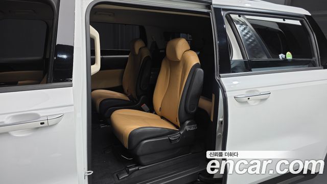 Kia Canival 2023 — photo 11