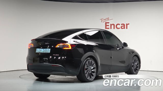 Tesla Model Y 2021 — photo 2