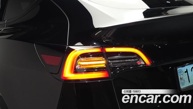 Tesla Model Y 2021 — photo 9