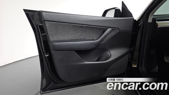 Tesla Model Y 2021 — photo 14