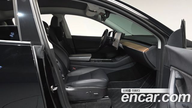 Tesla Model Y 2021 — photo 16
