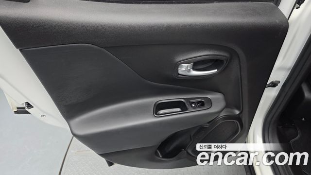 Jeep Renegade 2021 — photo 15