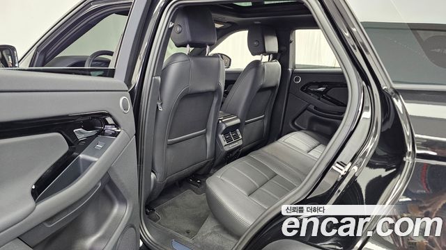 Land Rover Range Rover Evoque 2025 — photo 18