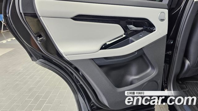 Land Rover Range Rover Evoque 2025 — photo 15