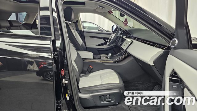 Land Rover Range Rover Evoque 2025 — photo 16