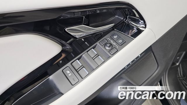 Land Rover Range Rover Evoque 2025 — photo 30