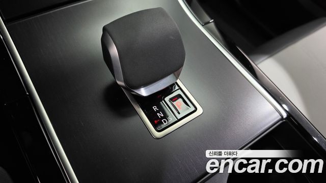 Land Rover Range Rover Velar 2026 — photo 12