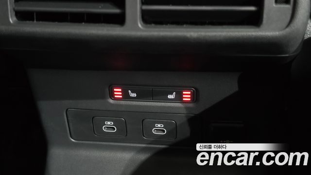 Land Rover Range Rover Velar 2026 — photo 18