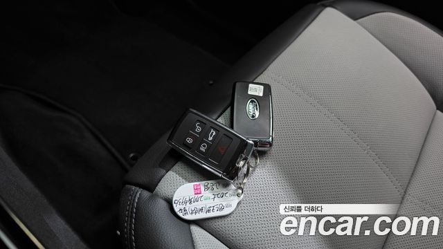 Land Rover Range Rover Velar 2026 — photo 22