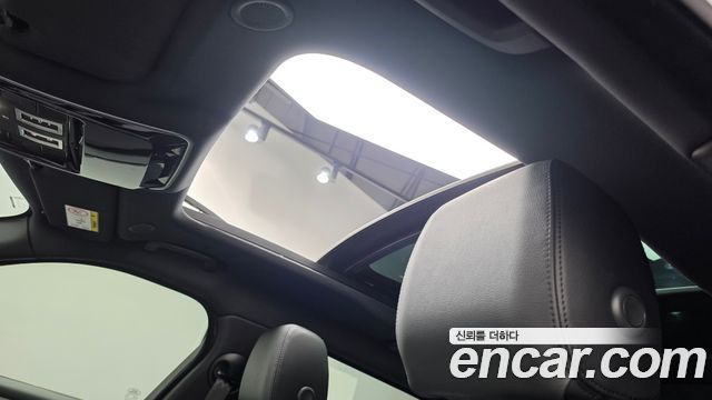 Land Rover Range Rover Velar 2026 — photo 25