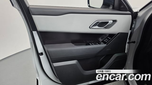 Land Rover Range Rover Velar 2026 — photo 14