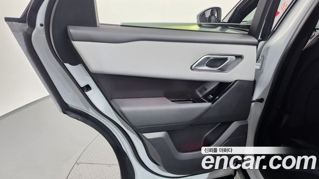 Land Rover Range Rover Velar 2026 — photo 15
