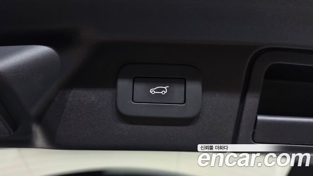 Land Rover Range Rover Velar 2026 — photo 27
