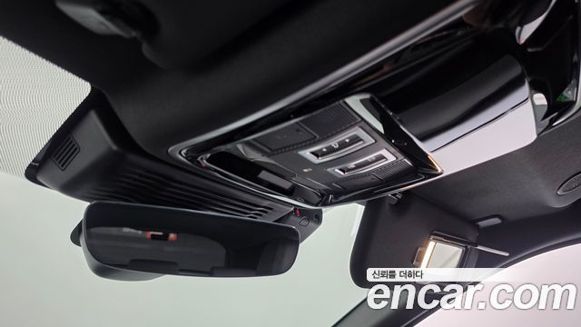 Land Rover Range Rover Velar 2026 — photo 30