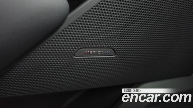 Land Rover Range Rover Velar 2026 — photo 33