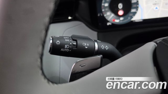 Land Rover Range Rover Velar 2026 — photo 35