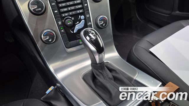 Volvo S60 2014 — photo 9