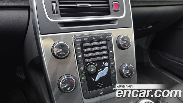 Volvo S60 2014 — photo 17