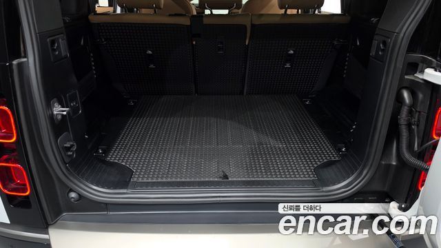Land Rover Defender 2025 — photo 25