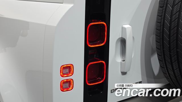 Land Rover Defender 2025 — photo 9