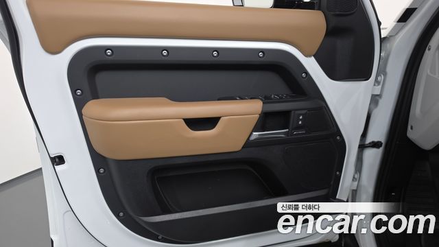 Land Rover Defender 2025 — photo 14