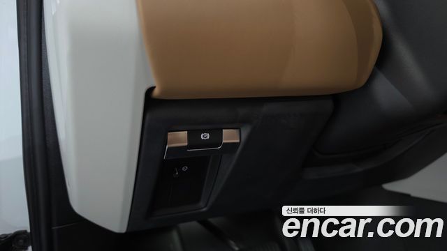 Land Rover Defender 2025 — photo 27