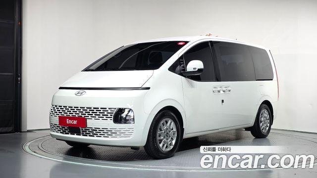 Hyundai Staria 2025 — photo 1