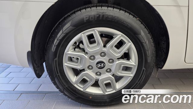 Hyundai Staria 2025 — photo 5